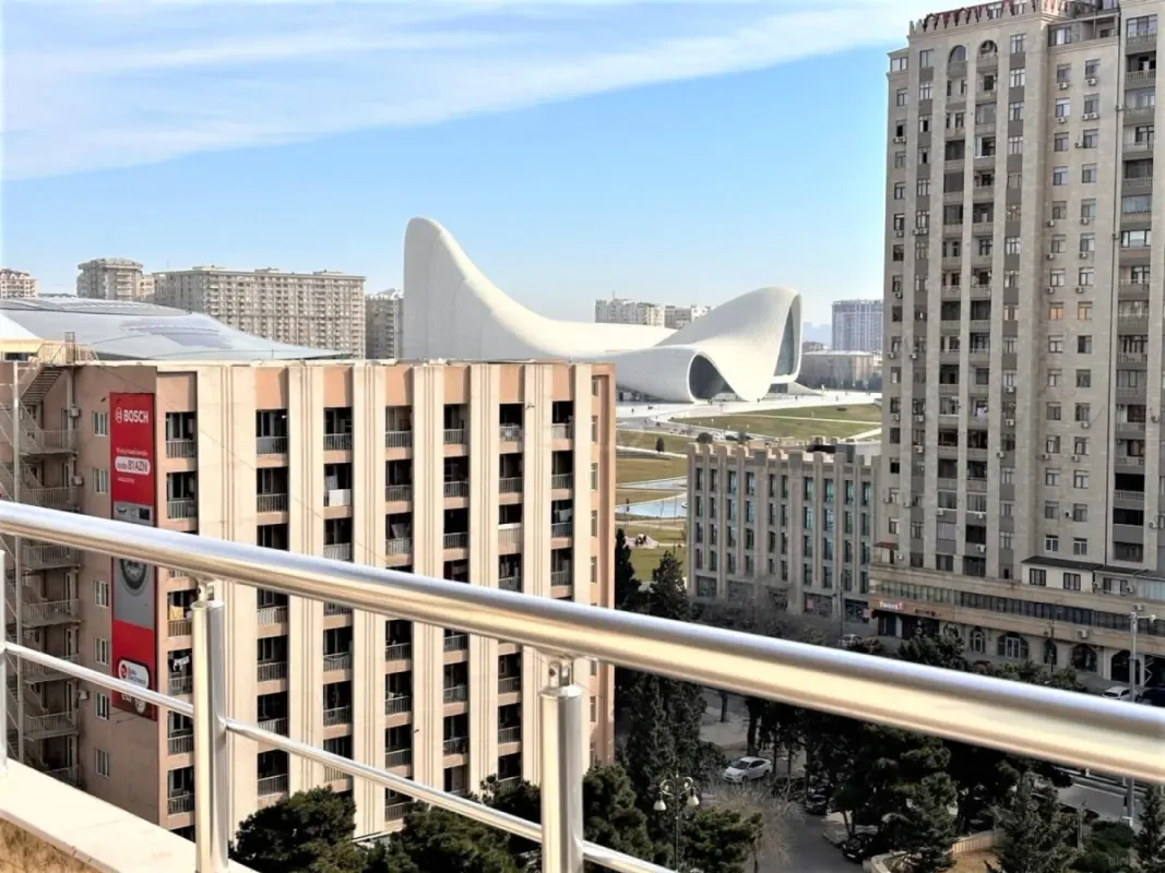 Satılır 3 otaqlı mənzil 110 m²