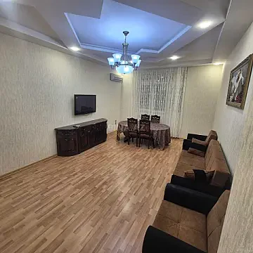 Kirayə verilir 3 otaqlı mənzil 130 m² — Bakı, Memar Əcəmi yanı 3 otaq 130.00 m²