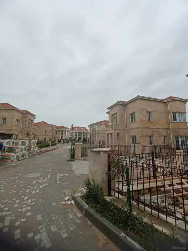 Satılır 4 otaqlı həyət evi 230 m²