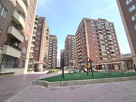 Satılır 4 otaqlı mənzil 180 m² — Bakı 4 otaq 180.00 m²