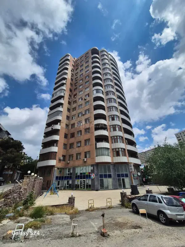 Satılır 2 otaqlı mənzil 115 m²