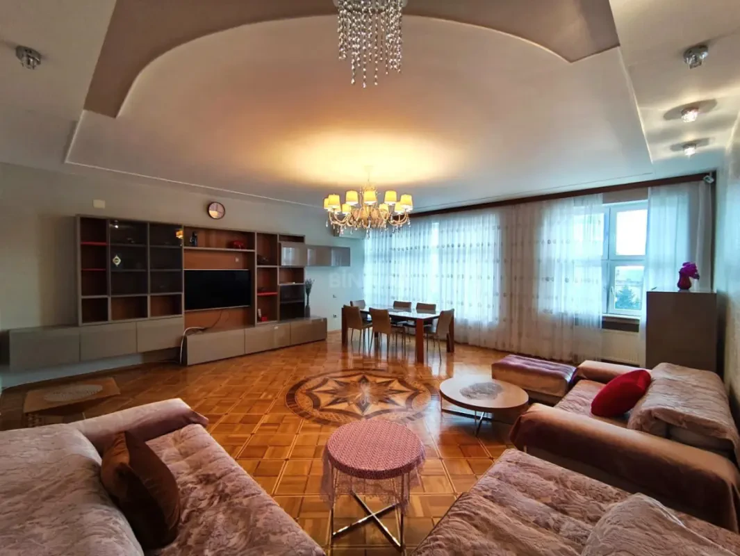Kirayə verilir 4 otaqlı mənzil 200 m²