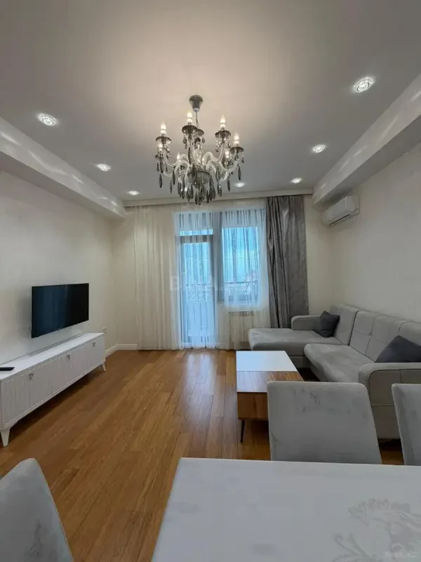 Kirayə verilir 2 otaqlı mənzil 85 m²