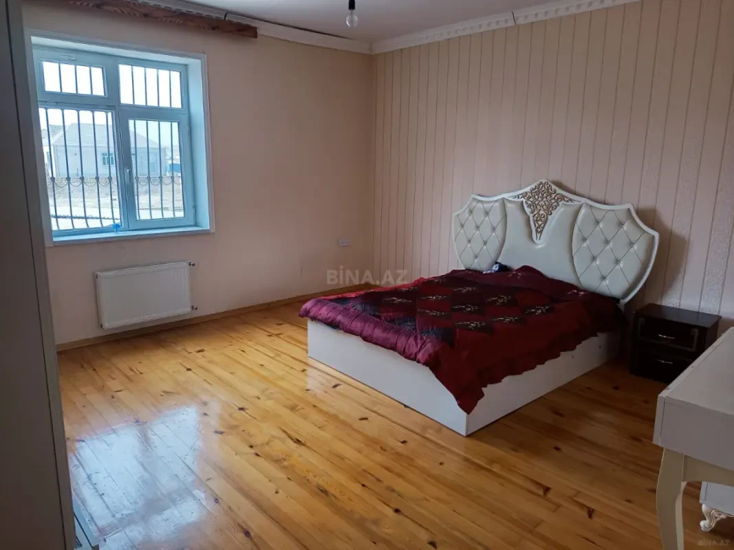 Satılır 6 otaqlı həyət evi 200 m²