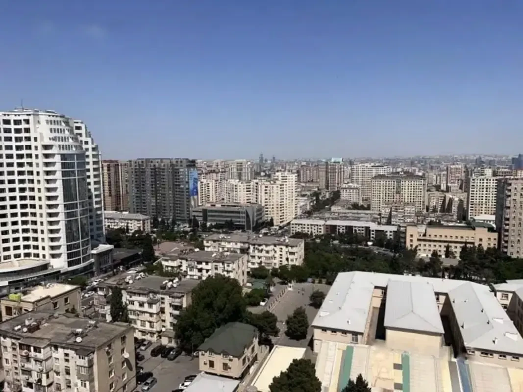 Satılır 4 otaqlı mənzil 177 m²
