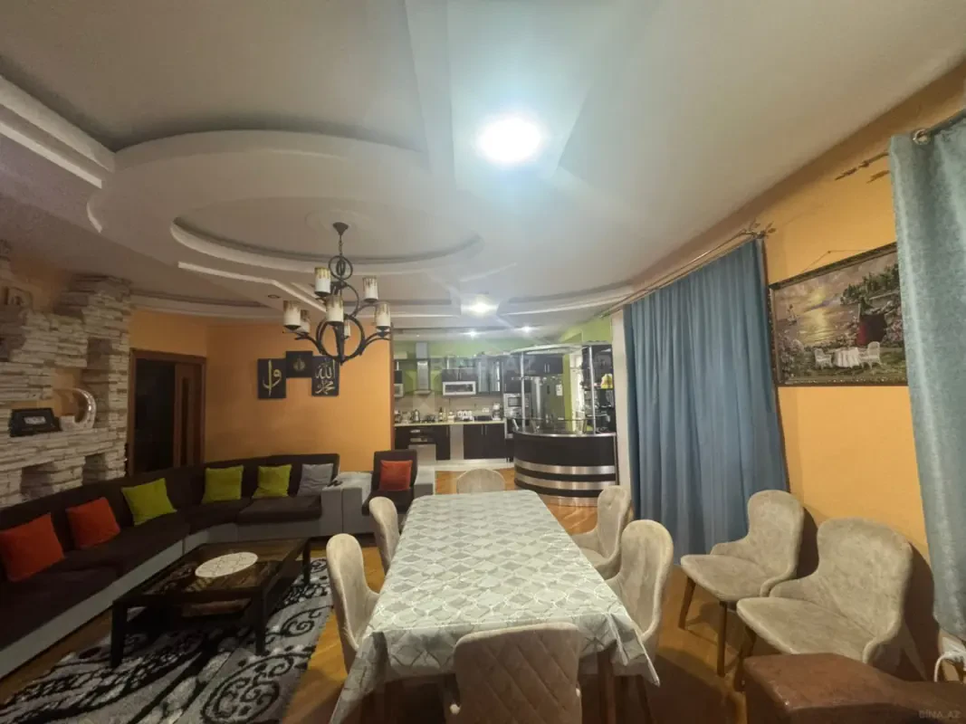 Satılır 4 otaqlı mənzil 200 m²