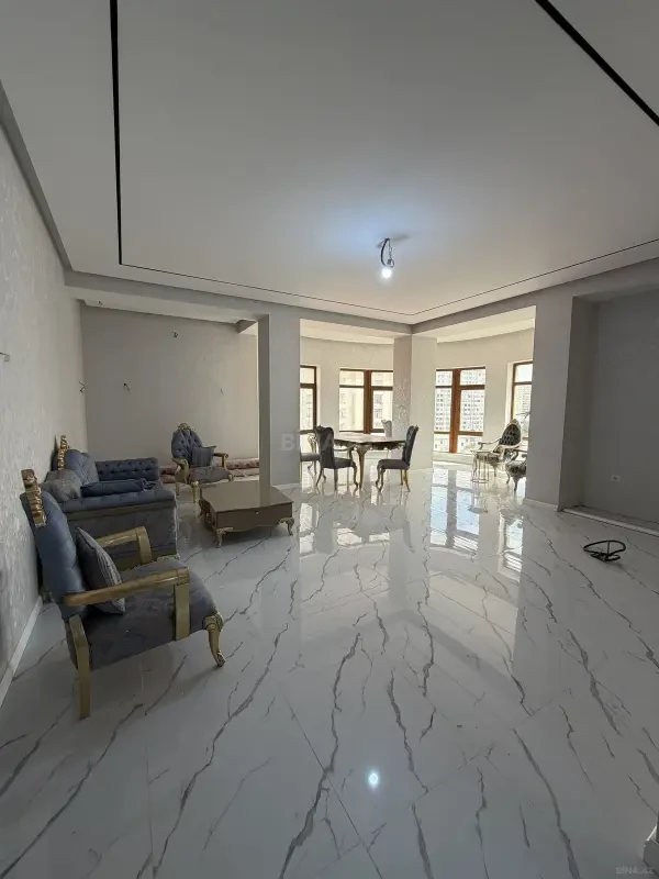 Satılır 4 otaqlı mənzil 195 m²
