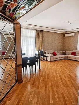 Satılır 4 otaqlı mənzil 180 m² — Bakı 4 otaq 180.00 m²