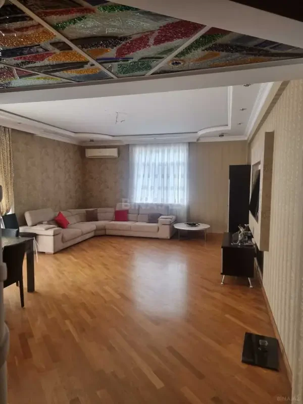 Satılır 4 otaqlı mənzil 179 m²