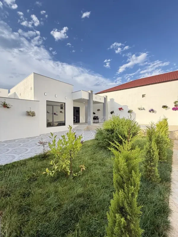 Satılır 4 otaqlı həyət evi 140 m²