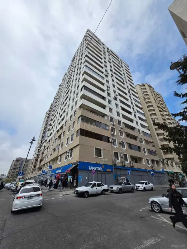 Satılır 3 otaqlı mənzil 146 m²