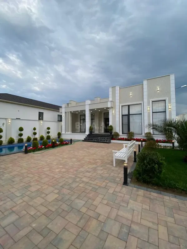Satılır 4 otaqlı həyət evi 175 m²