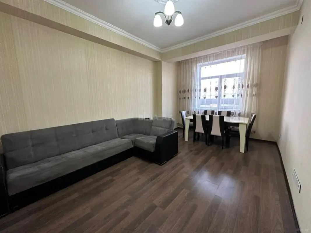 Kirayə verilir 4 otaqlı mənzil 100 m²
