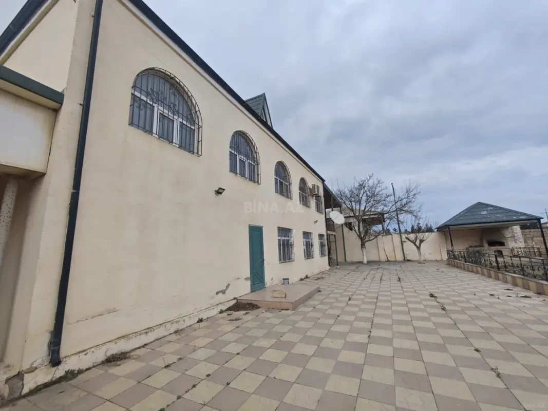Satılır 5 otaqlı həyət evi 255 m²