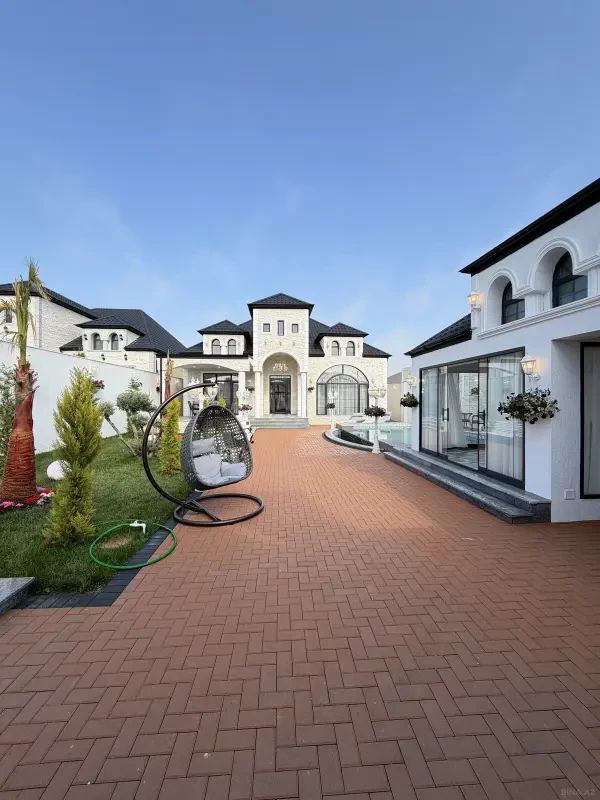 Satılır 5 otaqlı həyət evi 250 m²