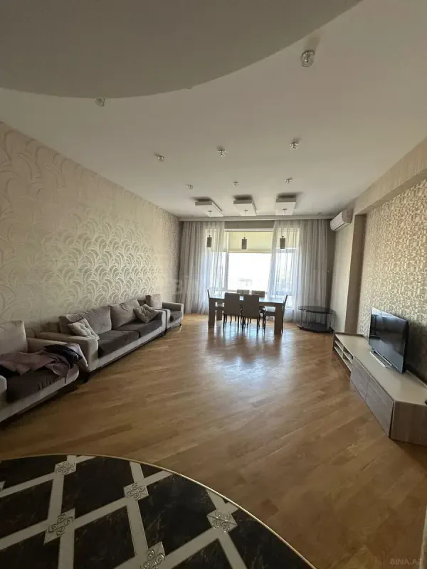 Kirayə verilir 4 otaqlı mənzil 147 m²