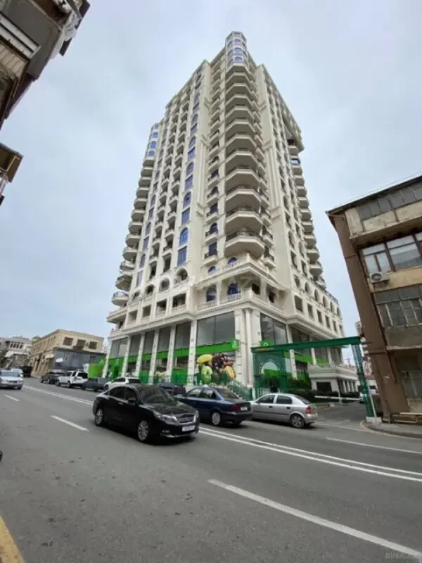 Satılır 4 otaqlı mənzil 294 m²