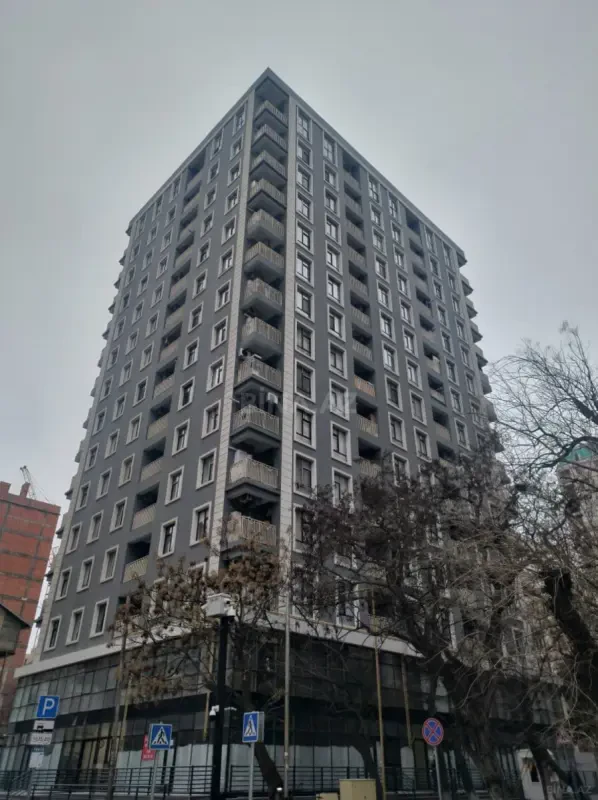 Satılır 3 otaqlı mənzil 138 m²
