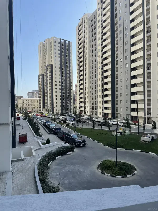 Satılır 4 otaqlı mənzil 130 m²