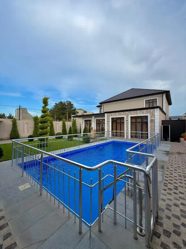 Satılır 7 otaqlı həyət evi 350 m²