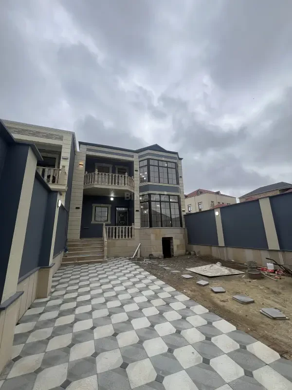 Satılır 5 otaqlı həyət evi 200 m²