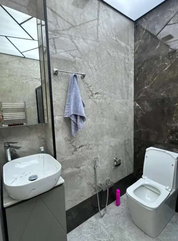Kirayə verilir 2 otaqlı mənzil 62 m²