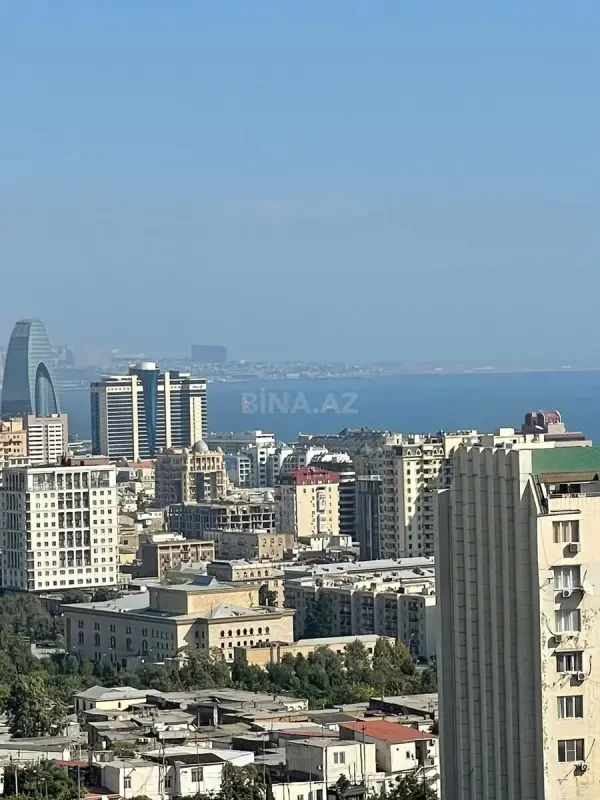 Satılır 3 otaqlı mənzil 152 m²