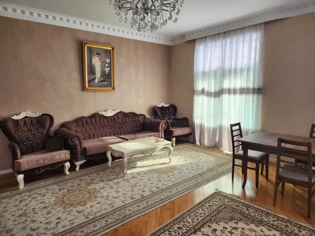 Kirayə verilir 4 otaqlı mənzil 180 m²