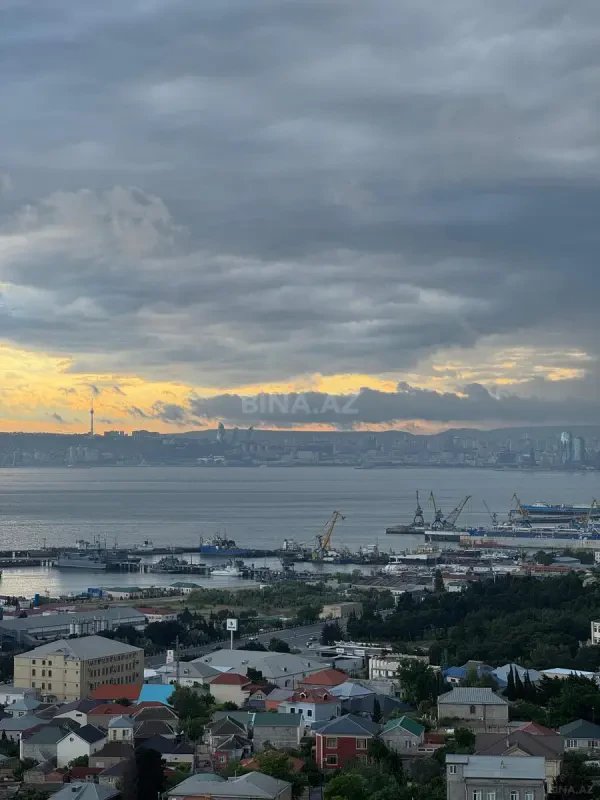 Satılır 3 otaqlı mənzil 126 m²