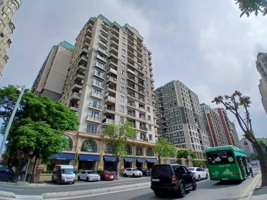 Satılır 3 otaqlı mənzil 146 m²