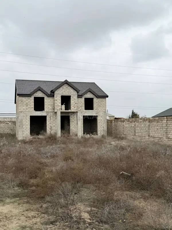 Satılır 6 otaqlı həyət evi 220 m²