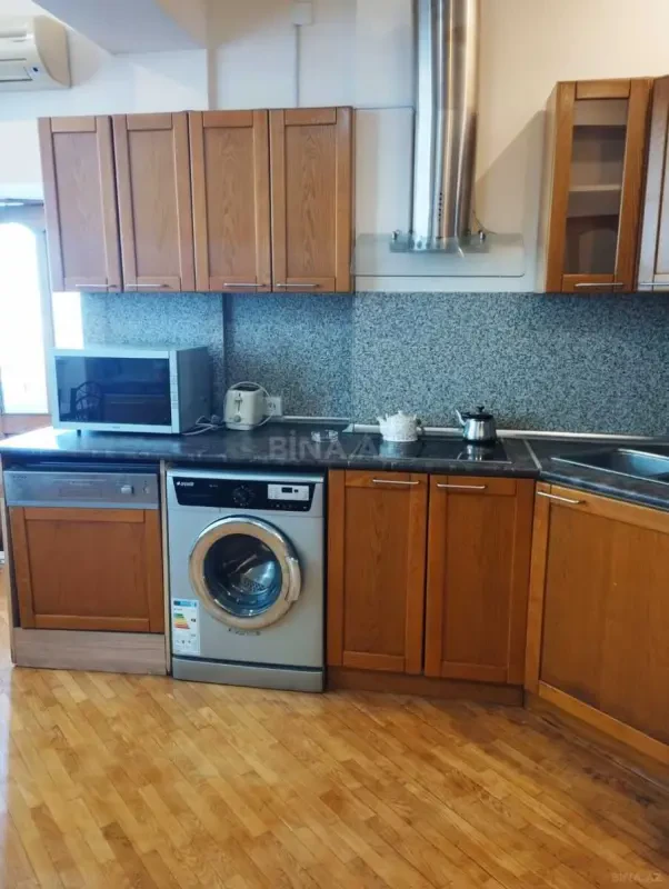 Kirayə verilir 4 otaqlı mənzil 160 m²