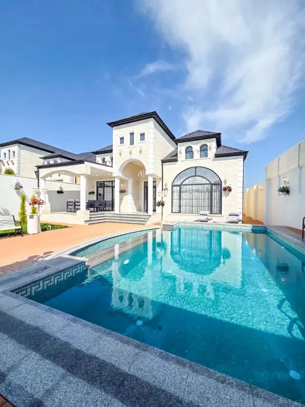 Satılır 5 otaqlı həyət evi 240 m²