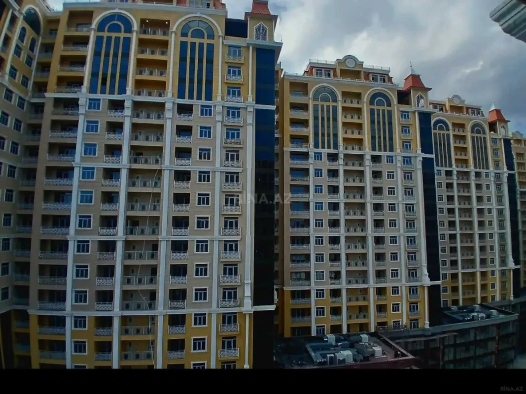 Satılır 3 otaqlı mənzil 113 m²
