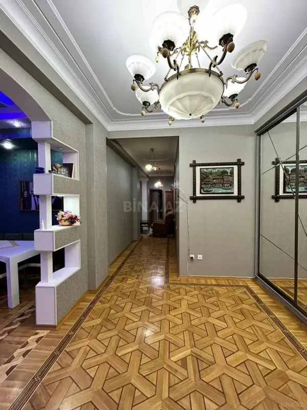 Satılır 4 otaqlı mənzil 165 m²