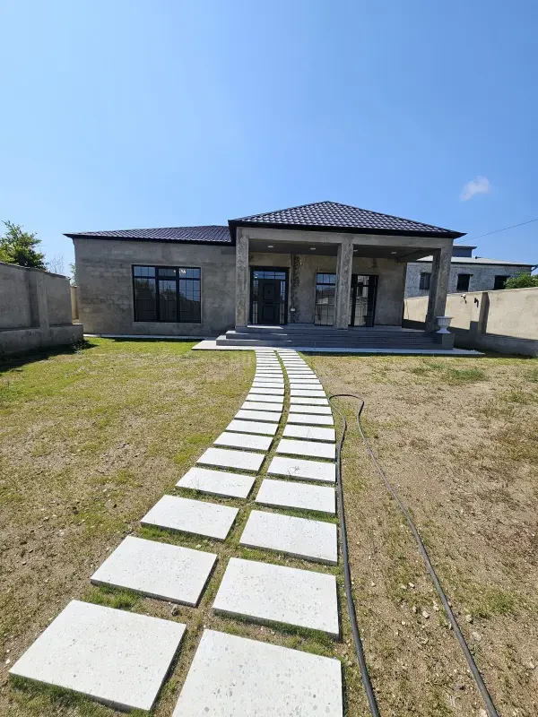 Satılır 5 otaqlı həyət evi 200 m²