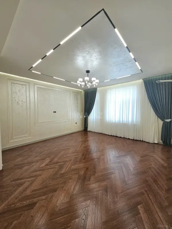 Satılır 4 otaqlı mənzil 160 m²