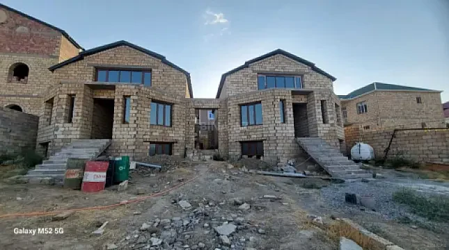 Satılır 12 otaqlı həyət evi 400 m² — Bakı 12 otaq 400.00 m²