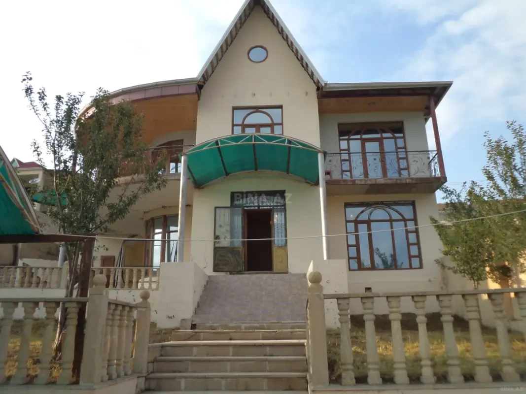Satılır 7 otaqlı həyət evi 250 m²