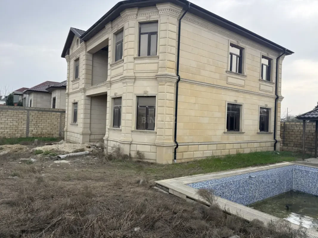 Satılır 7 otaqlı həyət evi 240 m²