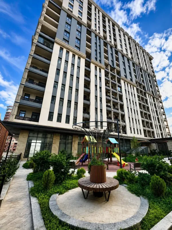 Satılır 3 otaqlı mənzil 126 m²
