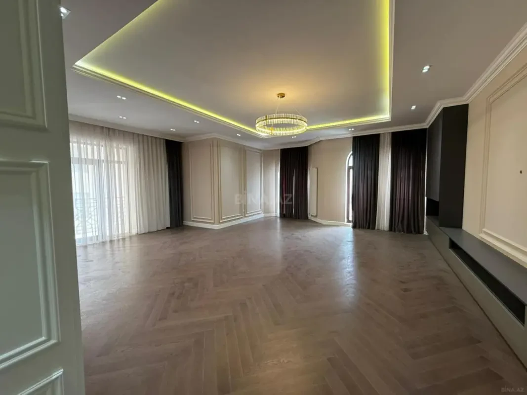 Satılır 5 otaqlı mənzil 235 m²