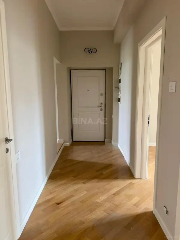 Satılır 3 otaqlı mənzil 100.7 m²