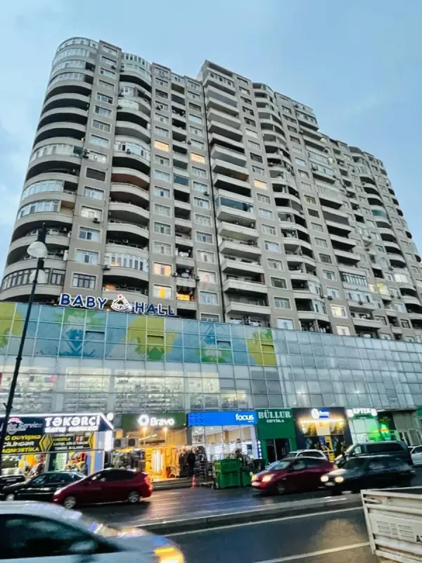 Satılır 3 otaqlı mənzil 136 m²