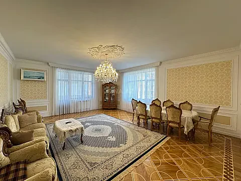 Satılır 4 otaqlı mənzil 210 m² — Bakı 4 otaq 210.00 m²