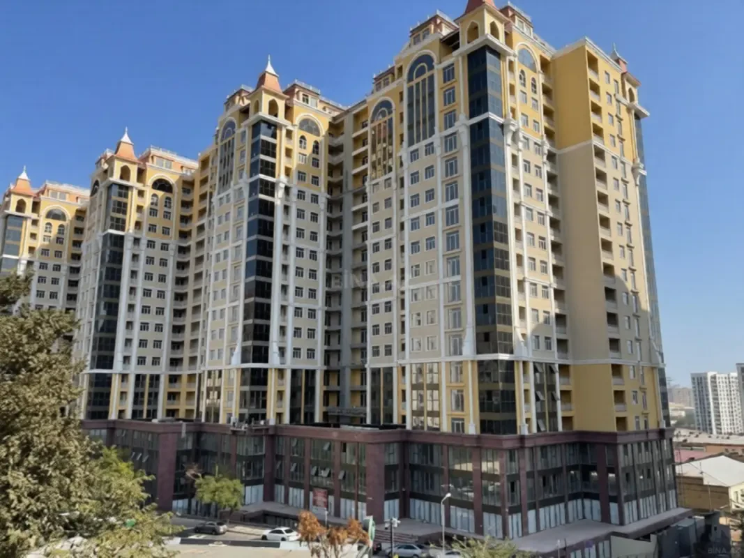 Satılır 4 otaqlı mənzil 187 m²
