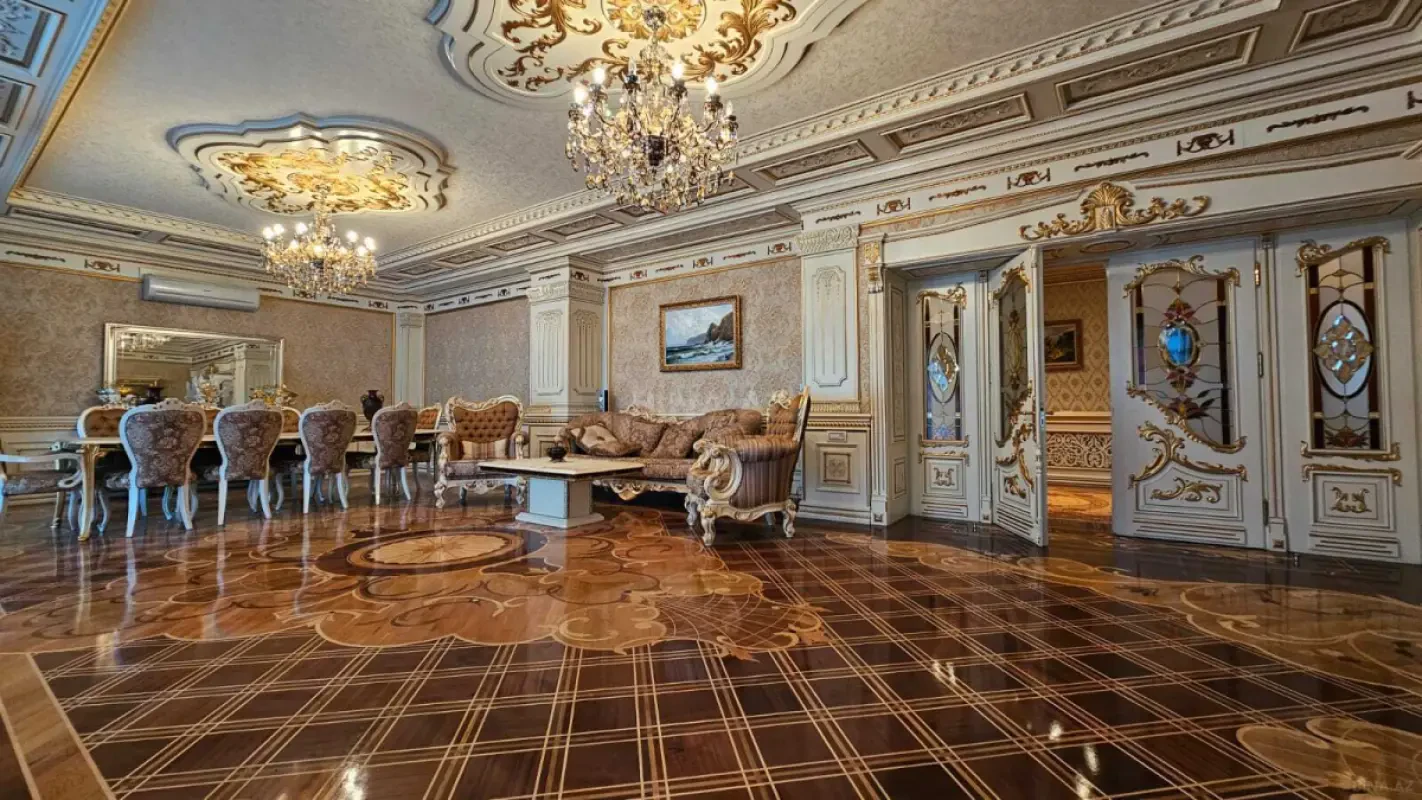Satılır 4 otaqlı mənzil 250 m²