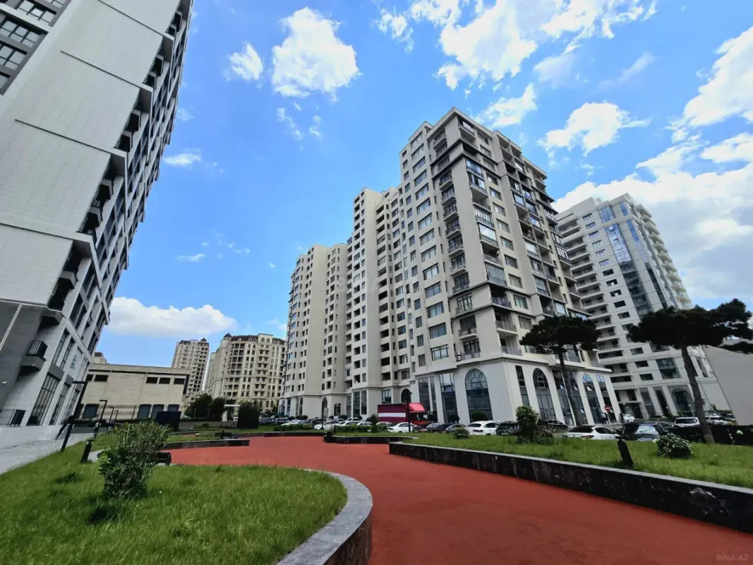 Satılır 4 otaqlı mənzil 220 m²