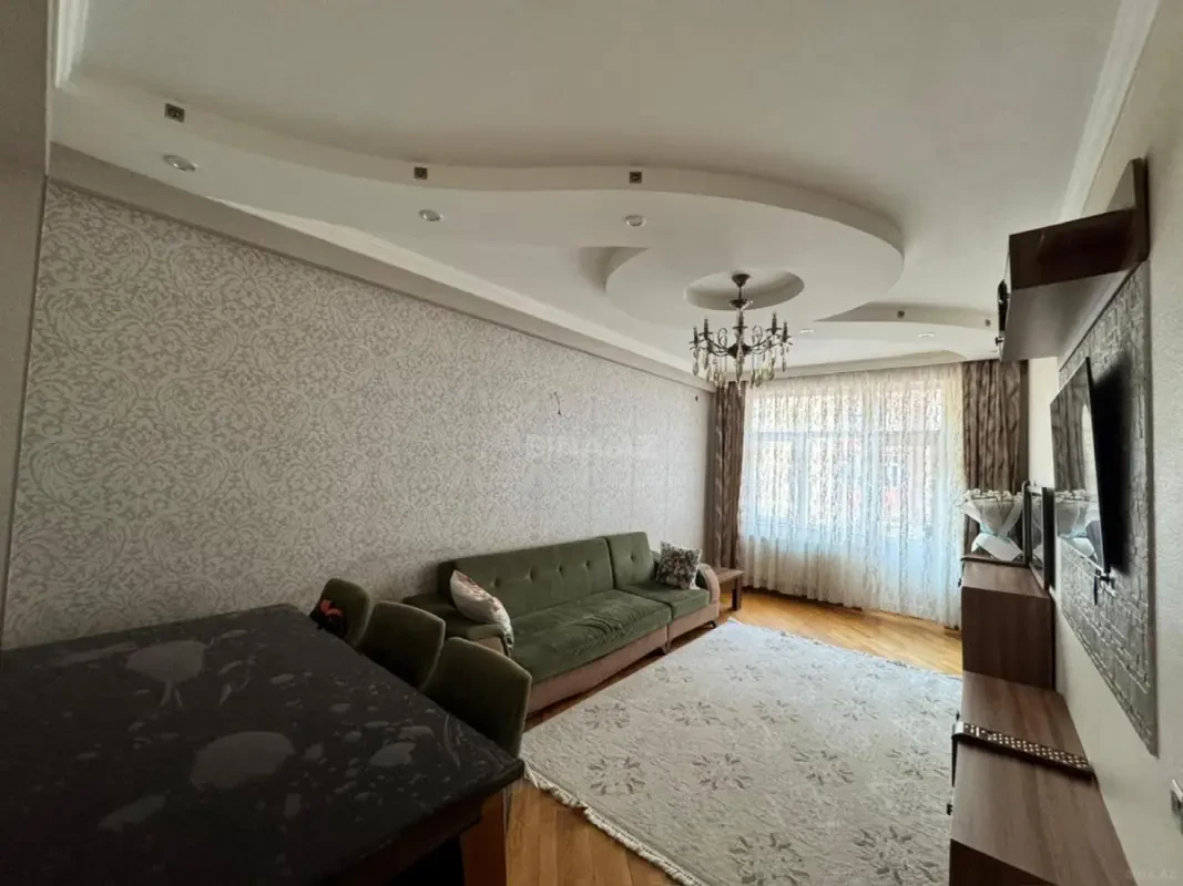 Satılır 4 otaqlı mənzil 130 m²