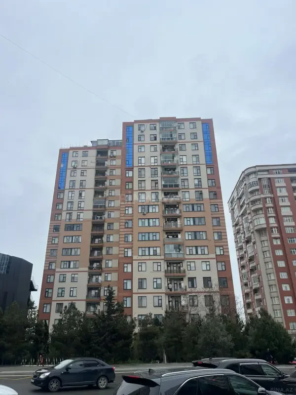 Satılır 4 otaqlı mənzil 181 m²